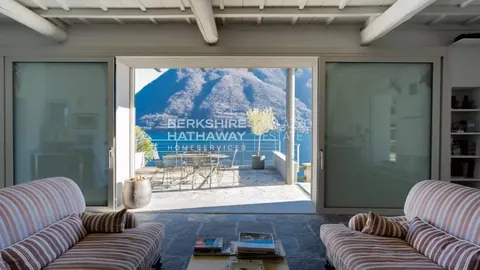 Elegant Villa Lake View directly on the shores, 5 bedrooms in Brienno - Lake Como ultra luxury for sale For Super Rich