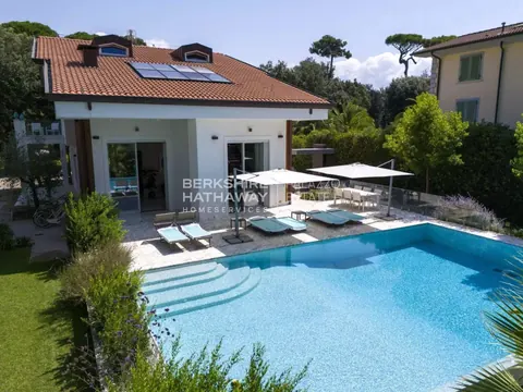 Modern Villa Marina di Pietrasanta Swimming pool, SPA, 6 bedrooms in Pietrasanta Used for sale For Super Rich