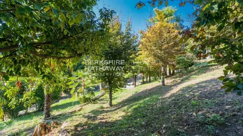 Elegant Villa Panoramic View swimming pool and jacuzzi, 8 bedrooms in Como top for sale For Super Rich