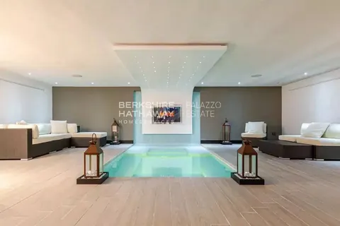 Architectural Villa Swimming pool, Spa, Sauna, whirlpool , 5 bedrooms in Forte dei Marmi unique for sale For Super Rich