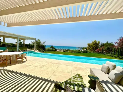 Luxury Villa Beach Front direct access to stunning Saint Raphael sandy beach, 4 bedrooms in Pyrgos Limassol