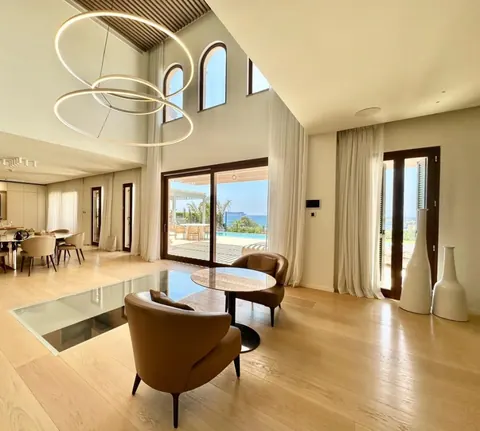 Luxury Villa Beach Front direct access to stunning Saint Raphael sandy beach, 4 bedrooms in Pyrgos Limassol prix for sale For Super Rich