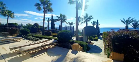 Luxury Villa Beach Front Sea View, 5 bedrooms in Agios Tychonas - Limassol Used for sale For Super Rich