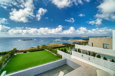 Elegant Villa Beach Front Sea View, 4 bedrooms in St. George Pegia