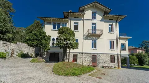 Elegant Villa Panoramic View swimming pool and jacuzzi, 8 bedrooms in Como property for sale For Super Rich