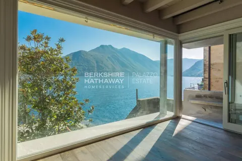 Renovated historic Villa Lake View with private dock and pool, 5 bedrooms in Lake Como value for sale For Super Rich