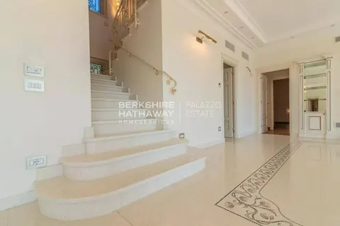 Luxury Villa, heated swimming pool , 6 bedrooms in Stresa expensive for sale For Super Rich