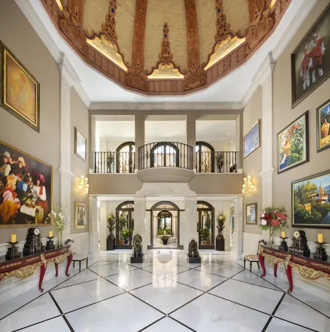 Luxury Villa Andalucia in gated community Home cinema, pool, several bedrooms in Marbella luxury for sale For Super Rich