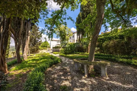Country Villa Panoramic View of the surrounding valley, 9 bedrooms in Florence best for sale For Super Rich