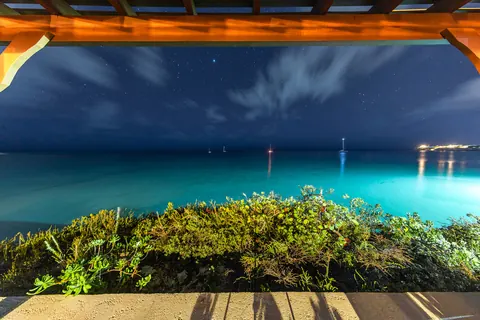 Moroccan Style House Beach Front Tropical landscaping, 7 bedrooms in Sapodilla Bay property for sale For Super Rich