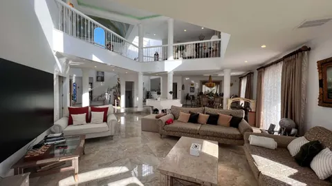 Luxury Villa Sea View Tennis court, 5 bedrooms in Loulé buy for sale For Super Rich