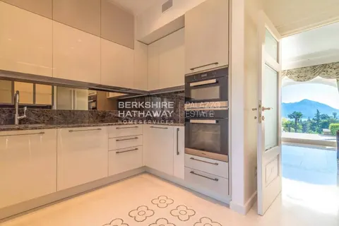 Luxury Villa, heated swimming pool , 6 bedrooms in Stresa top for sale For Super Rich
