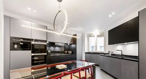 Luxury Apartment Panoramic View 5-minute walk from the Champs-Élysées, 4 bedrooms in Paris Classified ads for sale For Super Rich
