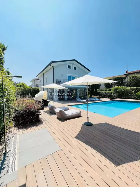 Architectural Villa Swimming pool, Spa, Sauna, whirlpool , 5 bedrooms in Forte dei Marmi ITO2981 for sale For Super Rich