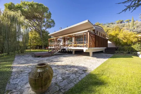 Architectural Villa large swimming pool, 6 bedrooms in Florence available for sale For Super Rich Architectural Villa large swimming pool, 6 bedrooms in Florence available for sale For Super Rich