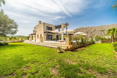 Luxury Villa Beach Front Mountain View, 5 bedrooms in Georgioupolis Apokoronas Chania Crete property for sale For Super Rich