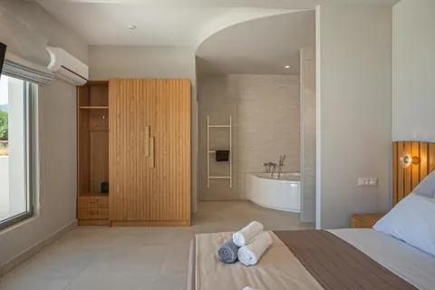 Luxury Villa Sea View, 6 bedrooms in Crete expensive for sale For Super Rich