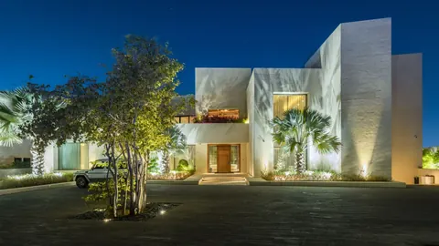 Luxury Villa Sector E overlooks one of the very best scenic views, 6 bedrooms in Emirates Hills - Dubai Used for sale For Super Rich