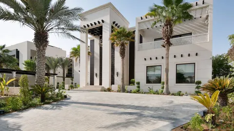Luxury House Golf View private home elevator, 7 bedrooms in Emirates Hills - Dubai Used for sale For Super Rich
