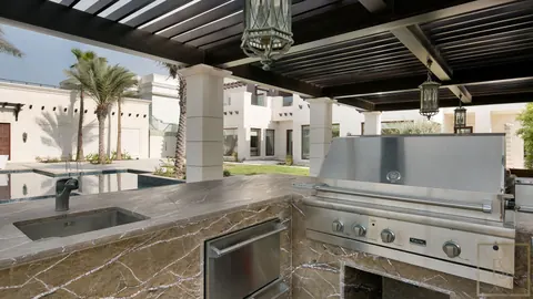 Luxury House Golf View private home elevator, 7 bedrooms in Emirates Hills - Dubai prix for sale For Super Rich