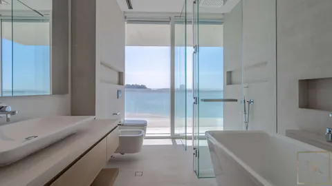 Luxury Villa Beach Front Views of the Dubai Marina skyline and Palm Jumeirah, 6 bedrooms in Dubai best for sale For Super Rich