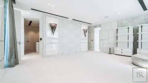 Luxury Villa Beach Front Views of the Dubai Marina skyline and Palm Jumeirah, 6 bedrooms in Dubai Classified ads for sale For Super Rich