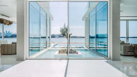 Luxury Villa Beach Front Views of the Dubai Marina skyline and Palm Jumeirah, 6 bedrooms in Dubai value for sale For Super Rich