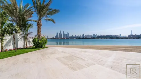 Luxury Villa Beach Front Views of the Dubai Marina skyline and Palm Jumeirah, 6 bedrooms in Dubai ultra luxury for sale For Super Rich