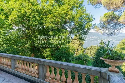 Historic Villa Lake View, direct access to a private beach, Coming soon bedrooms in Gerra real estate for sale For Super Rich