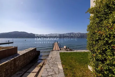 Luxury Villa front lake  swimming pool, wellness and fitness area, 6 bedrooms in Angera - Lake Maggiore prix for sale For Super Rich