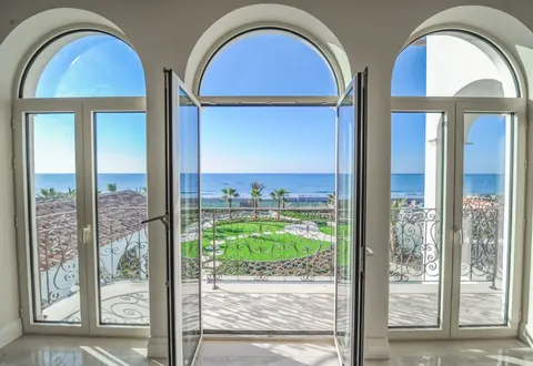 Luxury Villa Beach Front Sea View, 5 bedrooms in Pervolia Larnaka Used for sale For Super Rich