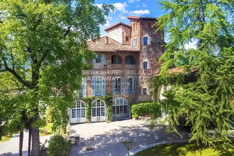 Century Castle with charming little church, inside the park, multiples bedrooms in Torre Canavese - Piedmont