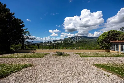 Country Villa Panoramic View of the surrounding valley, 9 bedrooms in Florence price for sale For Super Rich