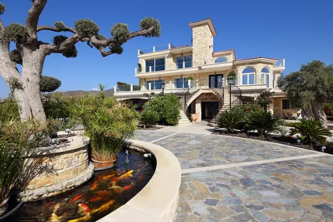 Elegant Villa Pietra Panoramic Sea and Mountain views, 8 bedrooms in Parekklisia Limassol