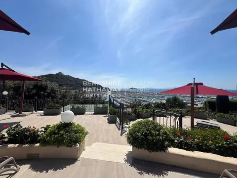 Luxury Hotel 5-star resort, panoramic sea views, 41 bedrooms in Castiglione della Pescaia property for sale For Super Rich
