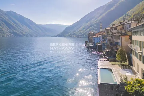 Renovated historic Villa Lake View with private dock and pool, 5 bedrooms in Lake Como Classified ads for sale For Super Rich