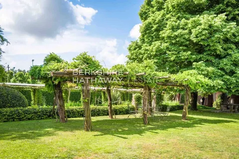 Renovated House Swimming pool and SPA, 14 bedrooms in Oleggio - Lake Maggiore real estate for sale For Super Rich