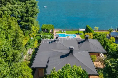 Luxury Villa Lakefront  Swimming pool, 5 bedrooms in Oliveto Lario - Lake Como available for sale For Super Rich