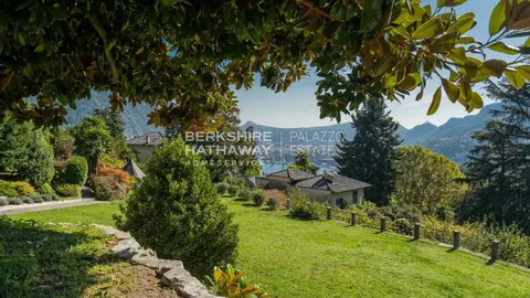 Elegant Villa Panoramic View swimming pool and jacuzzi, 8 bedrooms in Como real estate for sale For Super Rich
