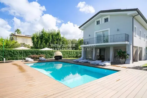 Architectural Villa Swimming pool, Spa, Sauna, whirlpool , 5 bedrooms in Forte dei Marmi
