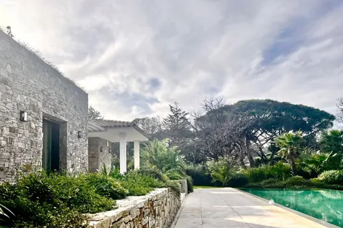 Contemporary Villa Countryside view, 5 bedrooms in Saint Tropez Used for sale For Super Rich