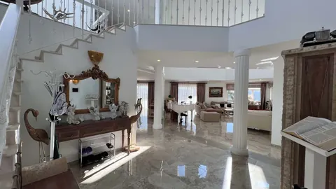 Luxury Villa Sea View Tennis court, 5 bedrooms in Loulé search for sale For Super Rich