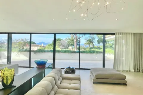Contemporary Villa Countryside view, 5 bedrooms in Saint Tropez available for sale For Super Rich