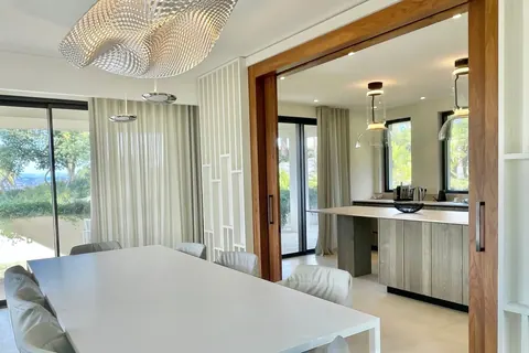 Contemporary Villa Countryside view, 5 bedrooms in Saint Tropez search for sale For Super Rich