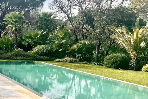Contemporary Villa Countryside view, 5 bedrooms in Saint Tropez property for sale For Super Rich
