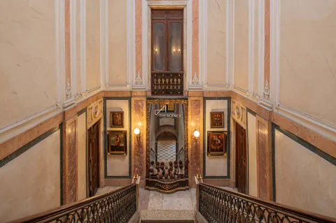 Century Apartment Palácio Mello Historic 1789, 5 bedrooms in Lisbon property for sale For Super Rich