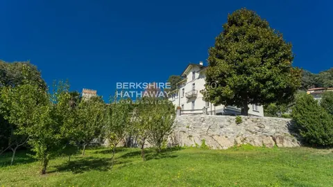 Elegant Villa Panoramic View swimming pool and jacuzzi, 8 bedrooms in Como best for sale For Super Rich