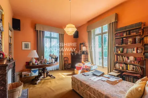 Historic Villa Lake View, direct access to a private beach, Coming soon bedrooms in Gerra luxury for sale For Super Rich