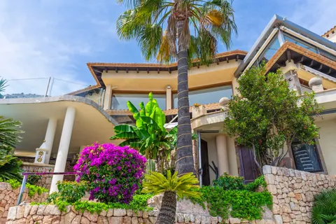 Luxury Villa Beach Front with unrivalled views, 7 bedrooms in Mallorca price for sale For Super Rich