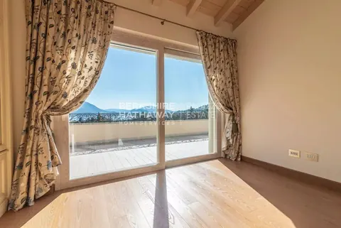 Luxury Villa, heated swimming pool , 6 bedrooms in Stresa deal for sale For Super Rich